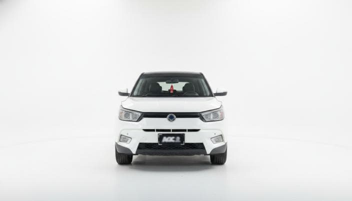 سانج يونج تيفولي 2017 كومفورت أبيض أوتوماتيك — مستعملة - 1