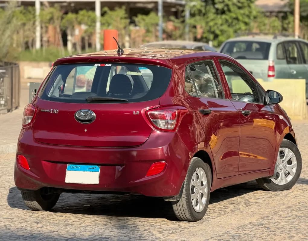 هيونداي جراند I10 2015 جي ال أحمر غامق أوتوماتيك — مستعملة
