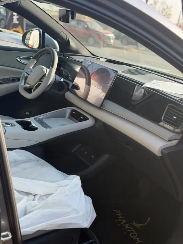 بي واي دي سيليون 06 2026 بيلوت بلاس ايدشن بيج أوتوماتيك — جديدة