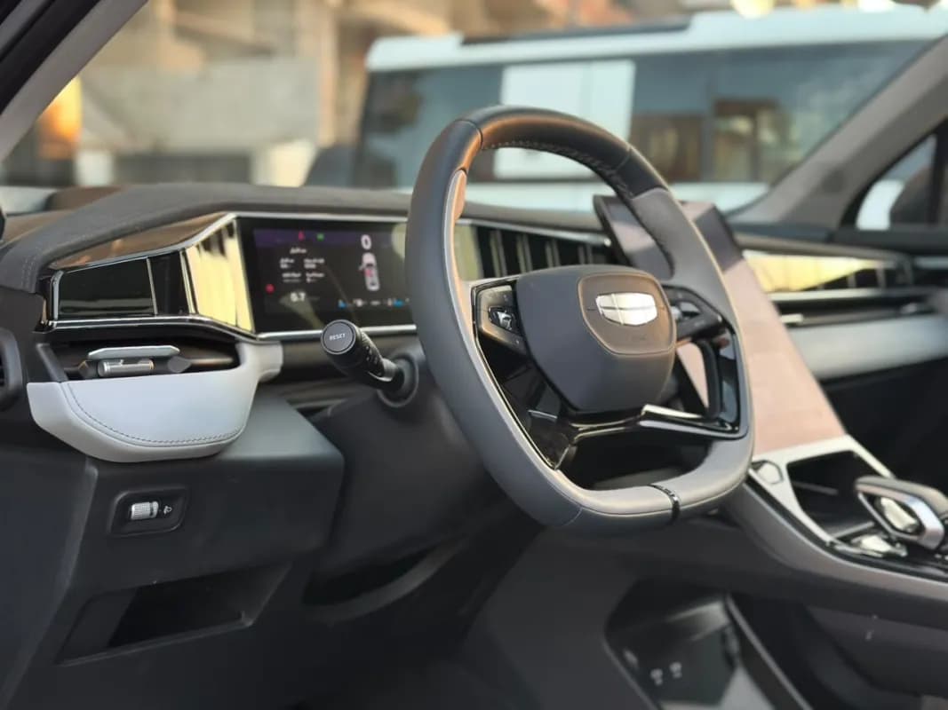 جيلي ستار راي 2025 بريميم أسود أوتوماتيك — جديدة