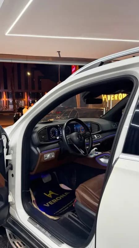مرسيدس بنز GLE450 2024 ايه ام جي أبيض أوتوماتيك — مستعملة