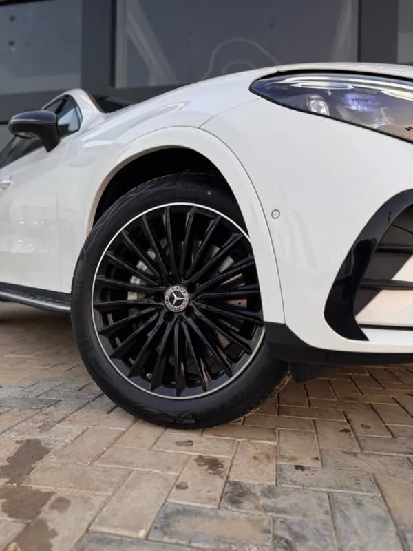 مرسيدس بنز GLC 300 2026 اي ام جي كوبيه أبيض أوتوماتيك — جديدة