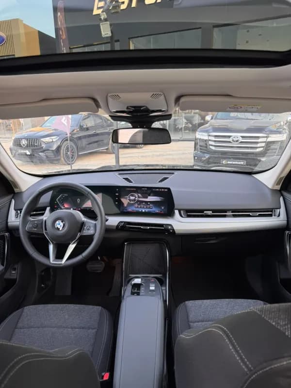 بي ام دبليو X1 2026 اس داريف أسود أوتوماتيك — جديدة