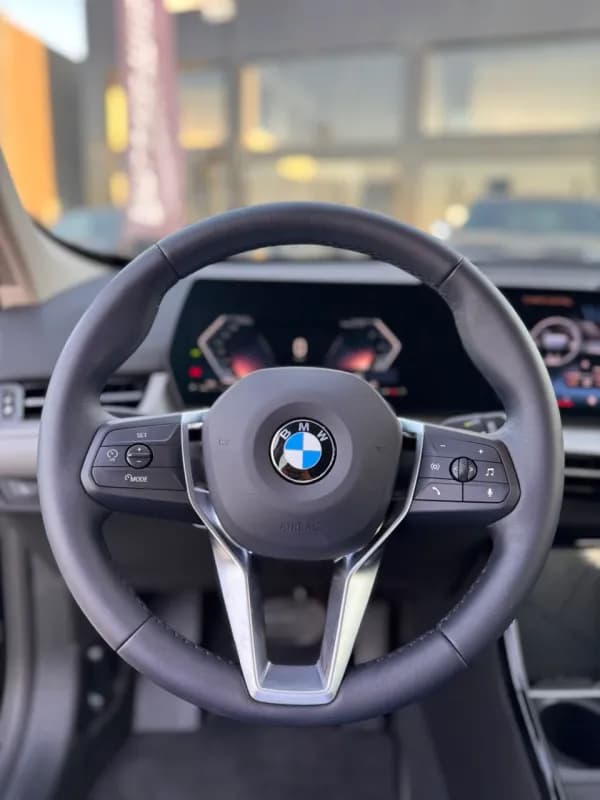 بي ام دبليو X1 2026 اس داريف أسود أوتوماتيك — جديدة