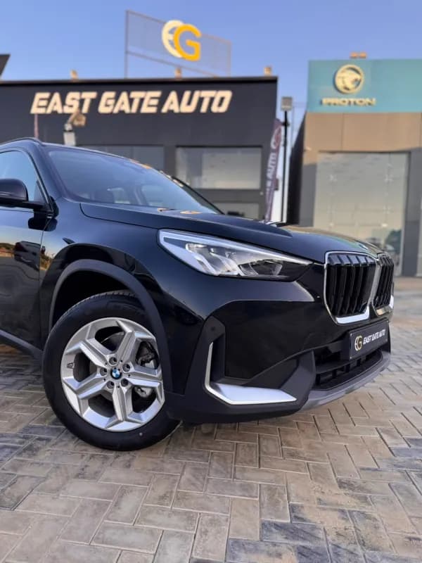 بي ام دبليو X1 2026 اس داريف أسود أوتوماتيك — جديدة
