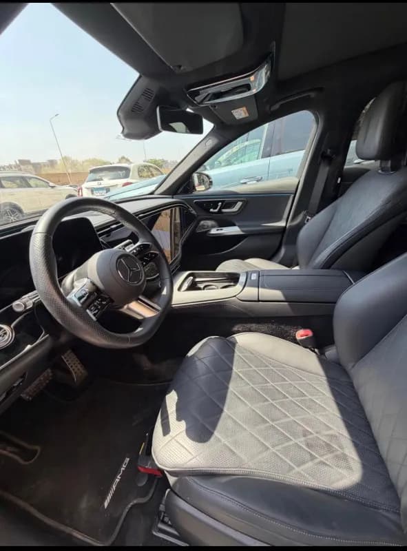 مرسيدس بنز E300 2025 ايه ام جي أبيض أوتوماتيك — مستعملة