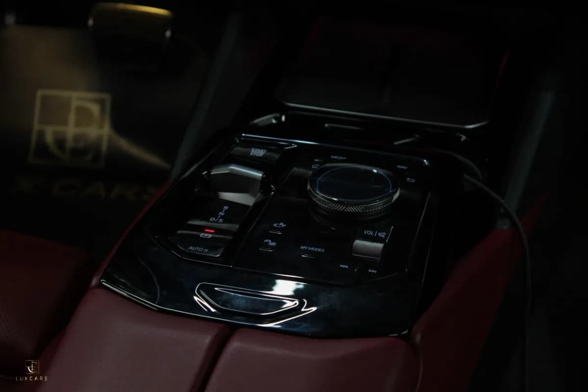 بي ام دبليو 520i 2024 ام سبورت فضي أوتوماتيك — مستعملة