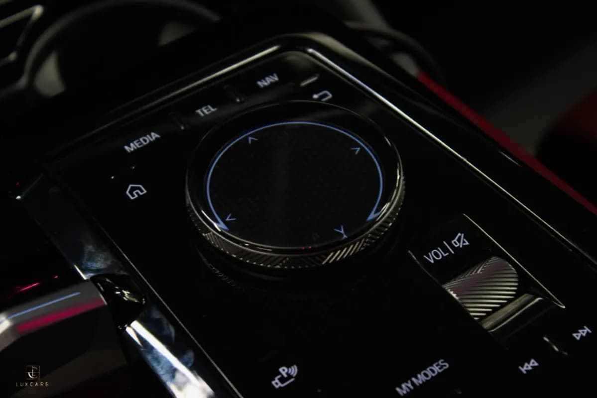 بي ام دبليو 520i 2024 ام سبورت فضي أوتوماتيك — مستعملة