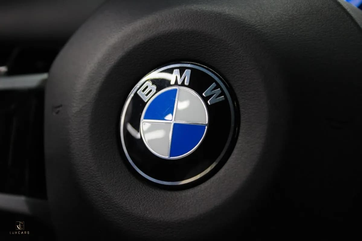 بي ام دبليو 520i 2024 ام سبورت فضي أوتوماتيك — مستعملة