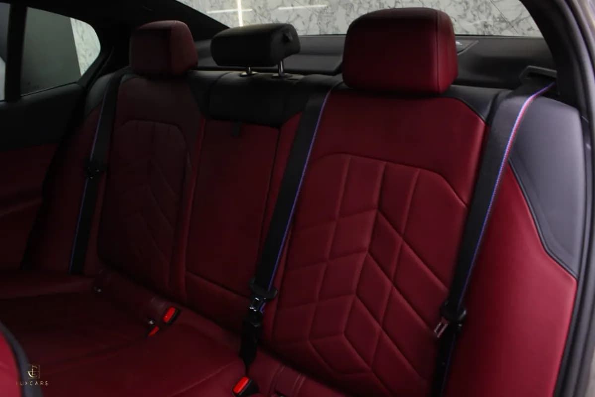 بي ام دبليو 520i 2024 ام سبورت فضي أوتوماتيك — مستعملة