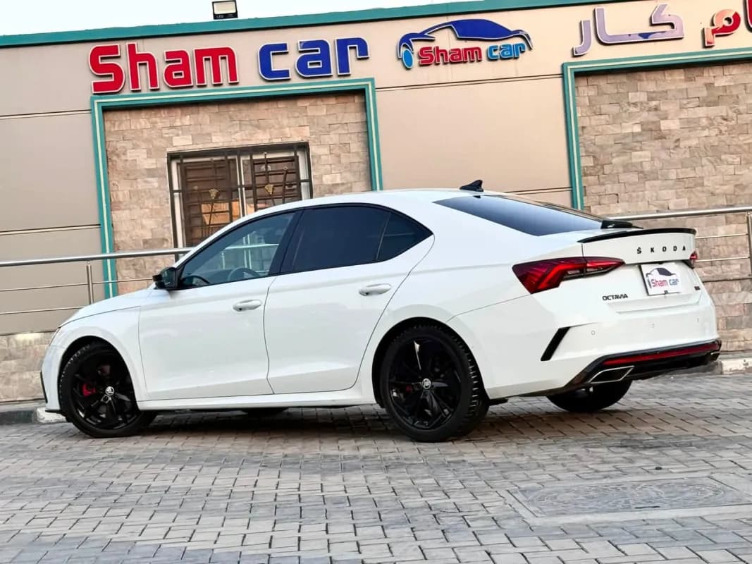 سكودا اوكتافيا A8 2021 في ار اس أبيض أوتوماتيك — مستعملة