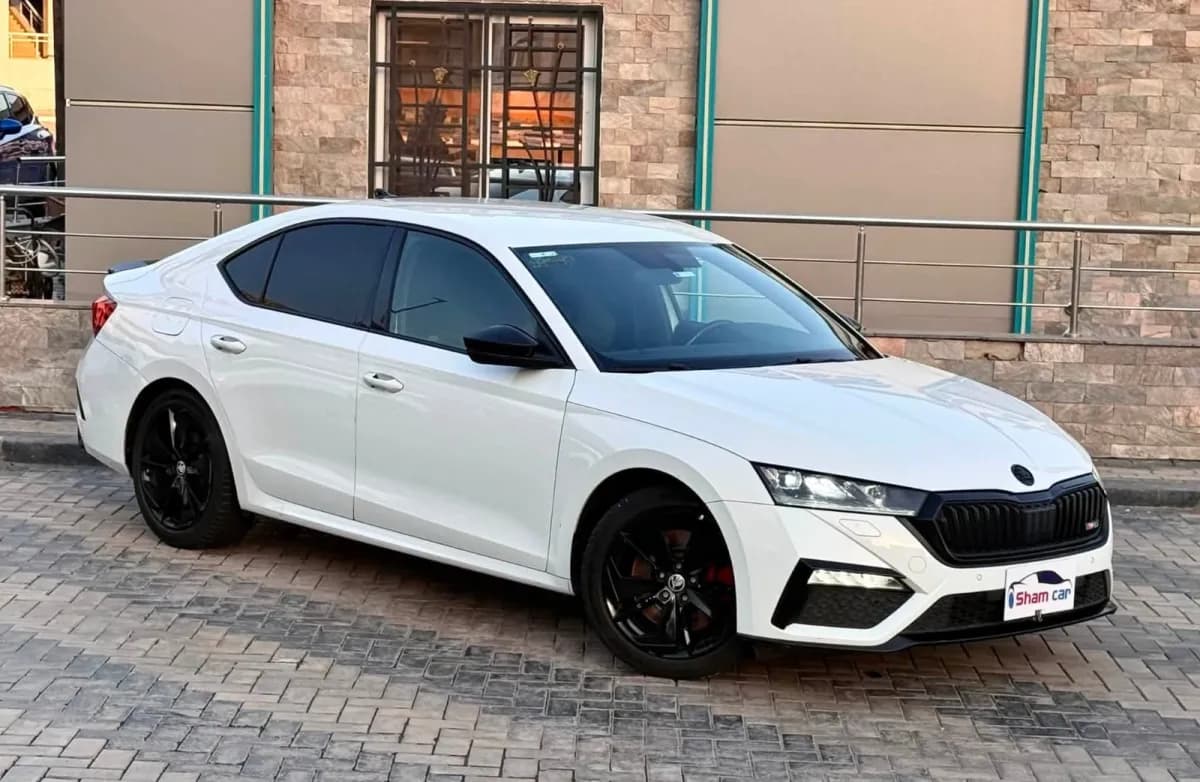 سكودا اوكتافيا A8 2021 في ار اس أبيض أوتوماتيك — مستعملة