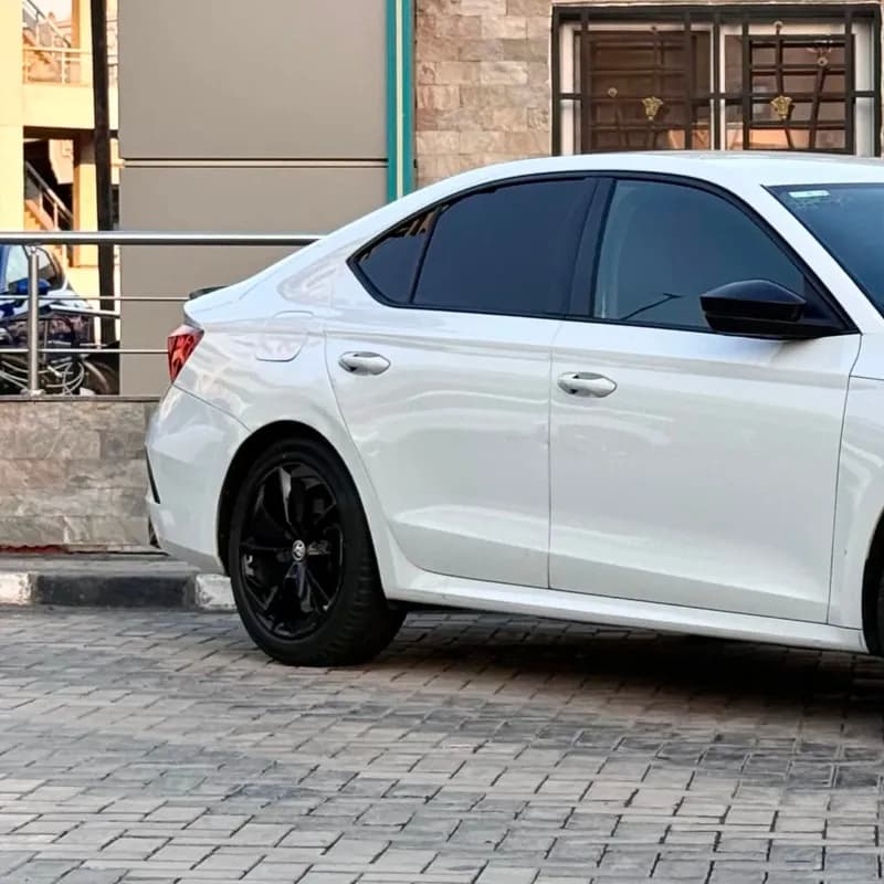 سكودا اوكتافيا A8 2021 في ار اس أبيض أوتوماتيك — مستعملة