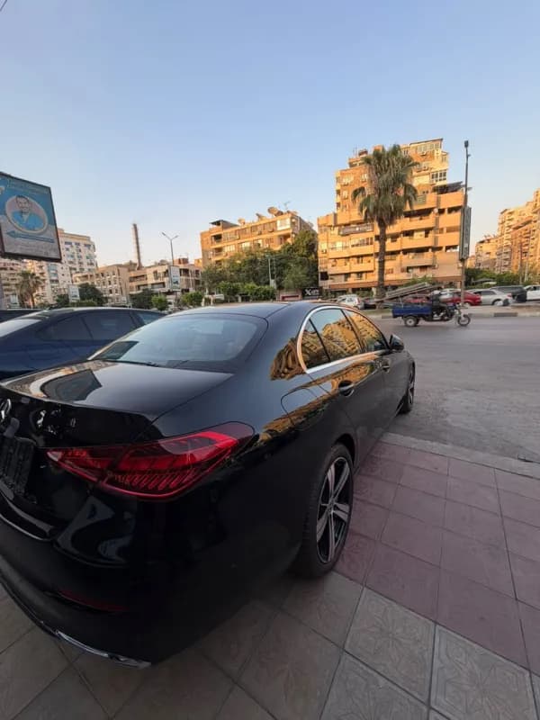 مرسيدس بنز C200 2025 افنتجراد أسود أوتوماتيك — مستعملة