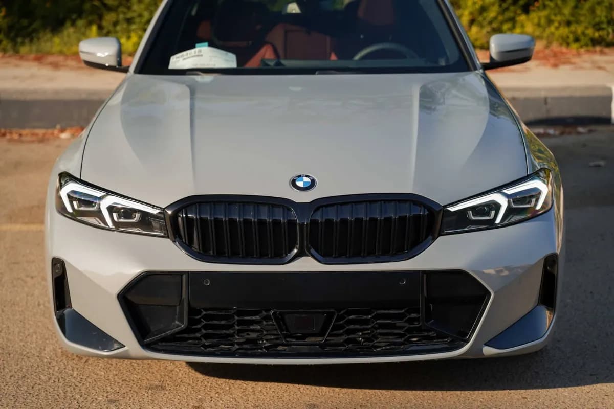 بي ام دبليو 320i 2026 ام سبورت رمادي ناردو أوتوماتيك — جديدة