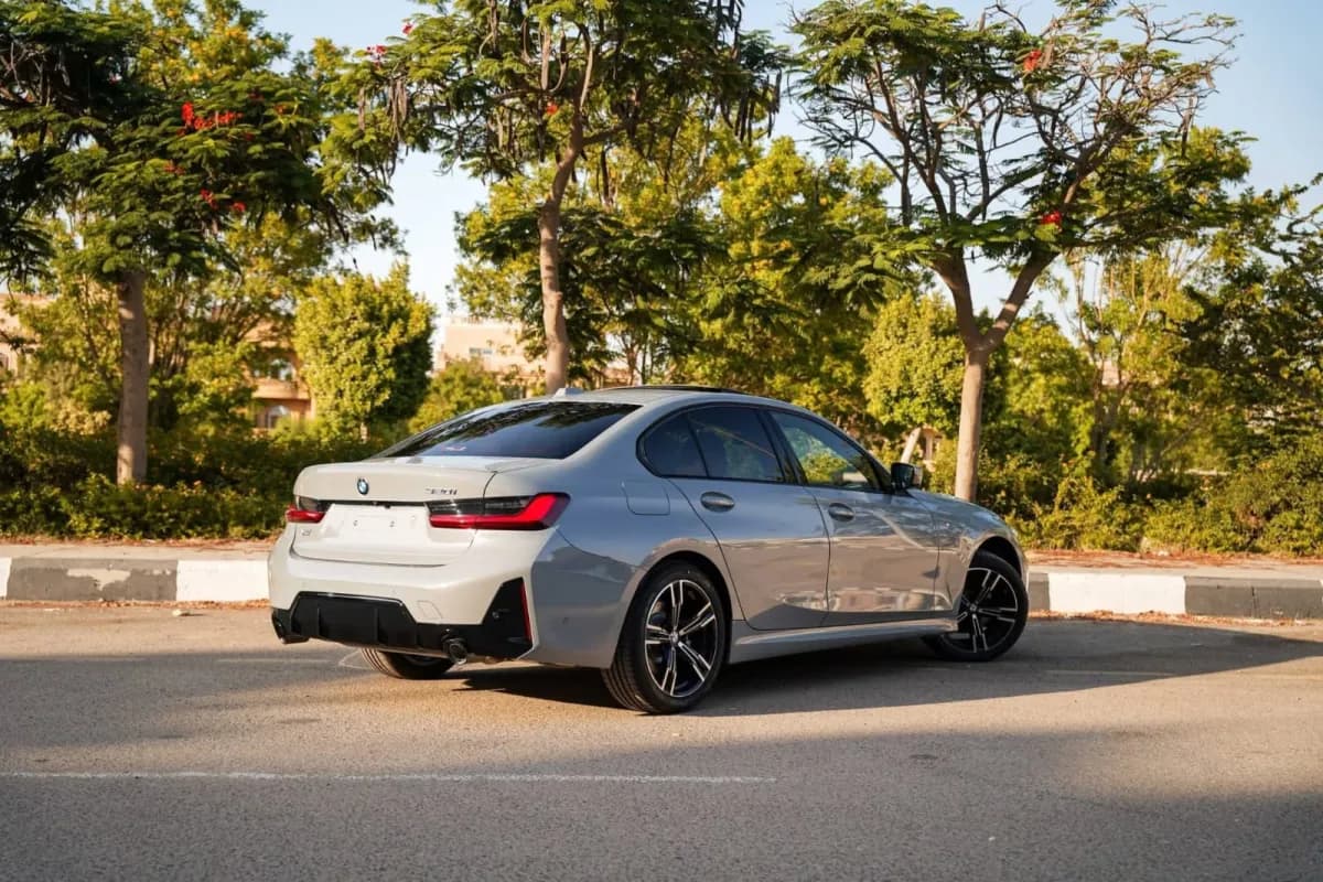 بي ام دبليو 320i 2026 ام سبورت رمادي ناردو أوتوماتيك — جديدة
