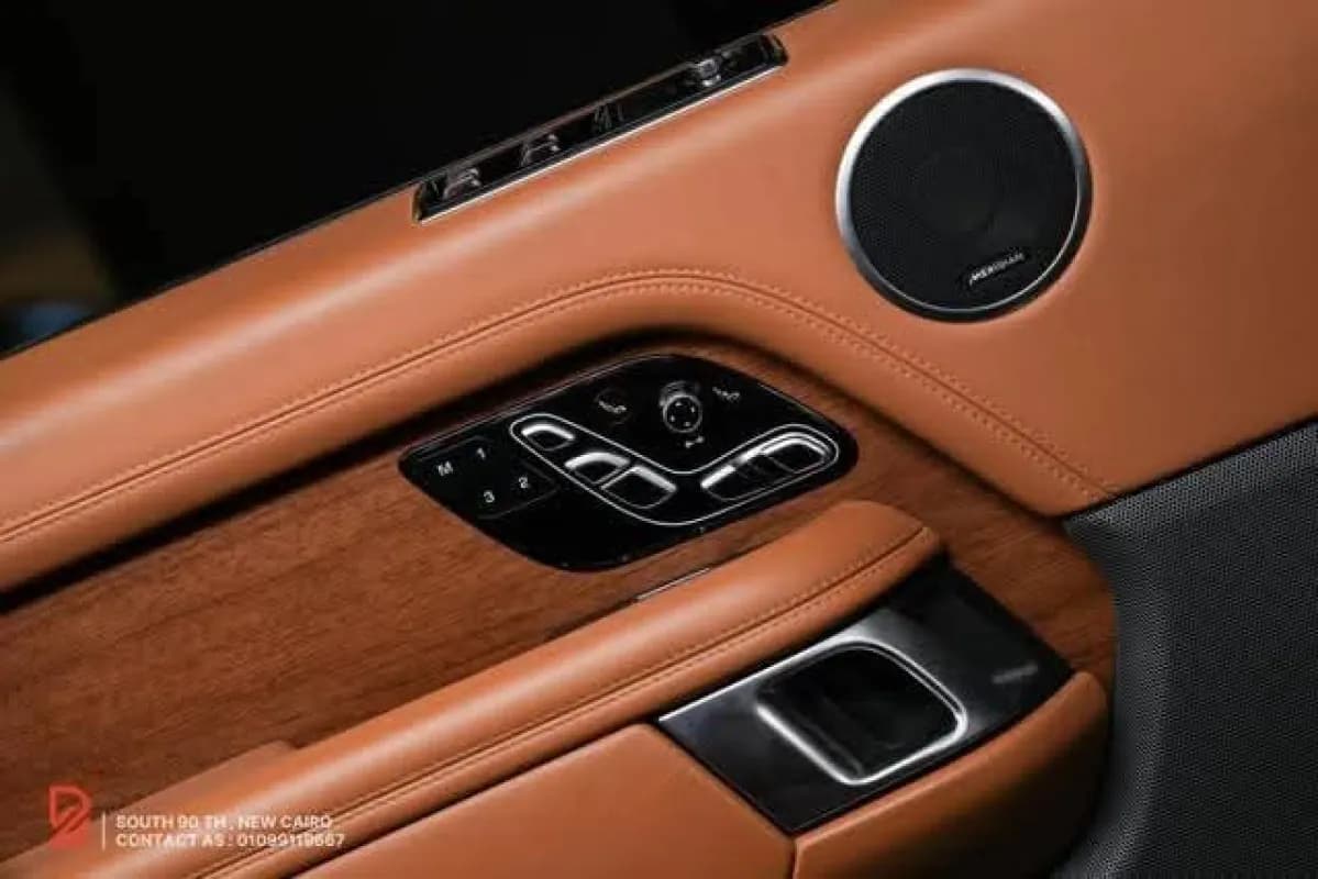 Range Rover VOGUE 2019 p400 Black Automatic — Used