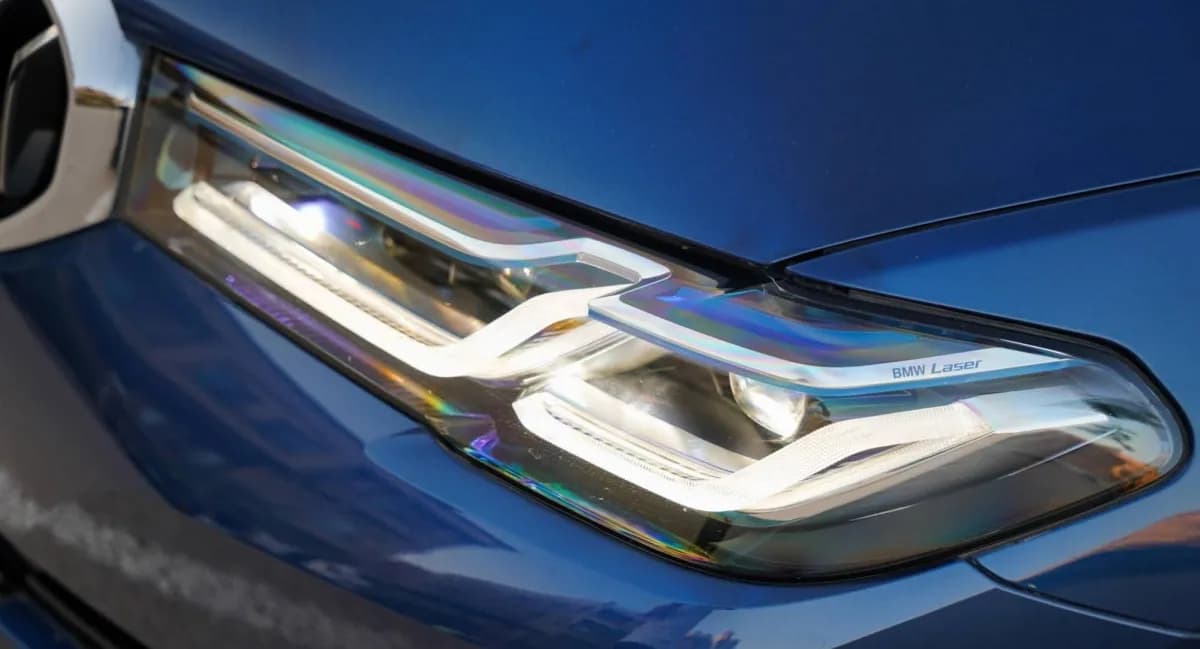 بي ام دبليو 530i 2023 لاكشري أزرق أوتوماتيك — مستعملة