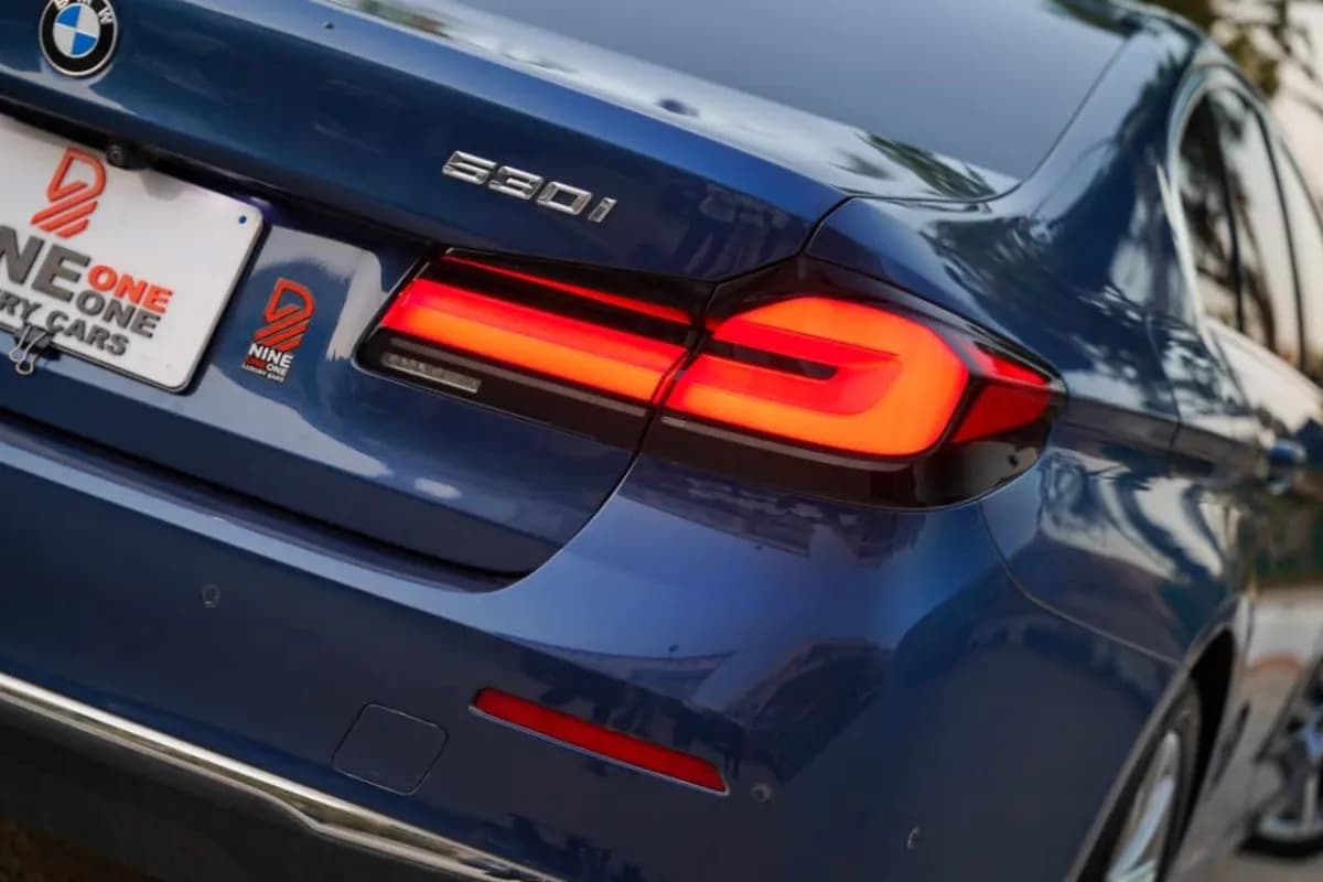 بي ام دبليو 530i 2023 لاكشري أزرق أوتوماتيك — مستعملة