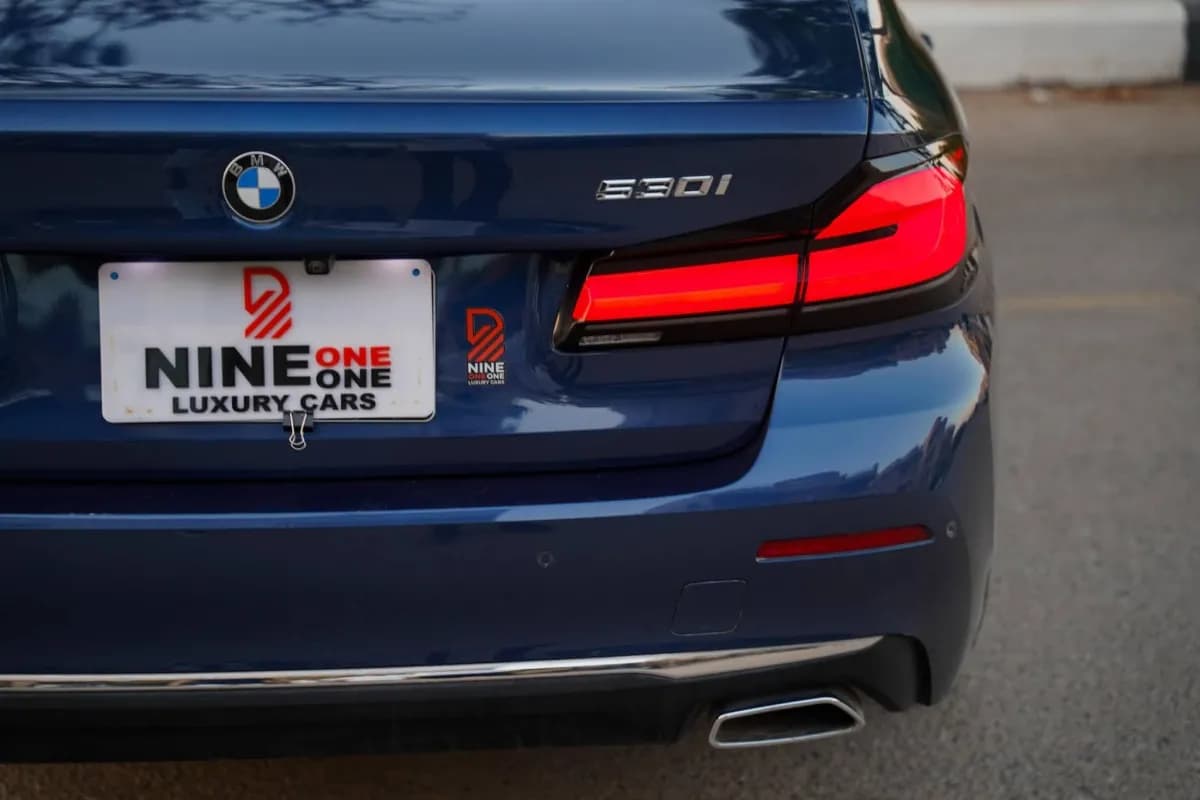 بي ام دبليو 530i 2023 لاكشري أزرق أوتوماتيك — مستعملة