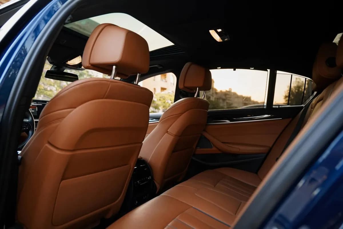بي ام دبليو 530i 2023 لاكشري أزرق أوتوماتيك — مستعملة