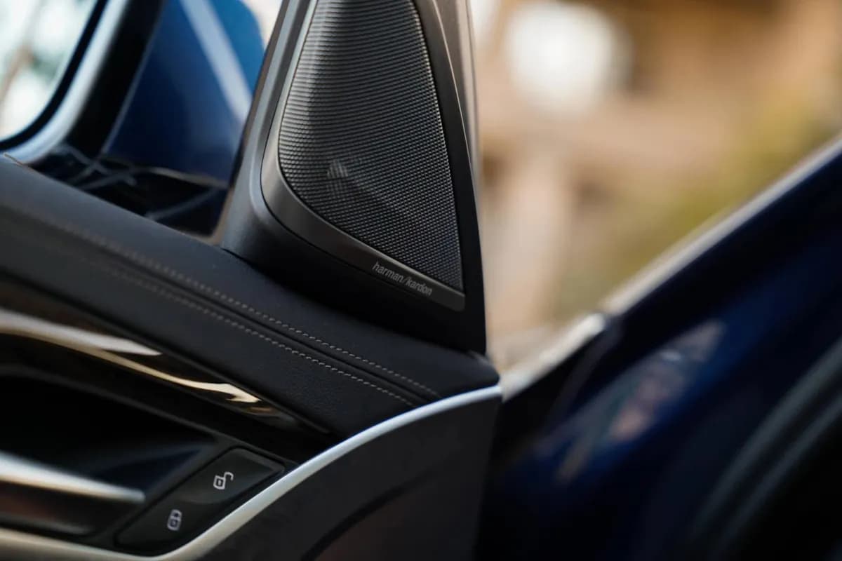بي ام دبليو 530i 2023 لاكشري أزرق أوتوماتيك — مستعملة