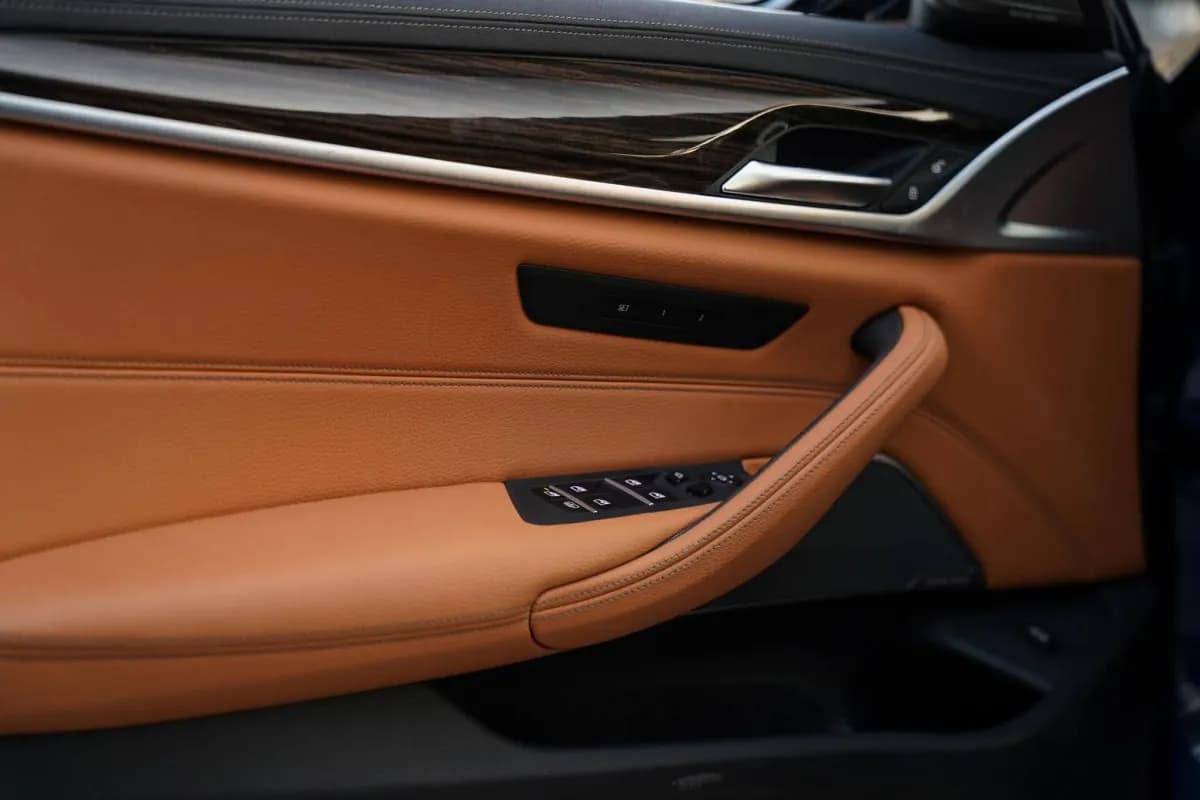 بي ام دبليو 530i 2023 لاكشري أزرق أوتوماتيك — مستعملة