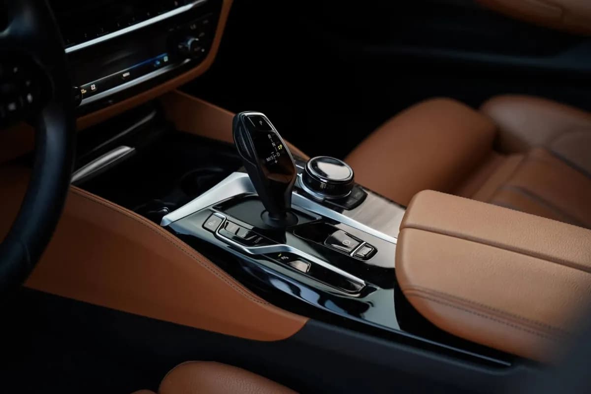 بي ام دبليو 530i 2023 لاكشري أزرق أوتوماتيك — مستعملة