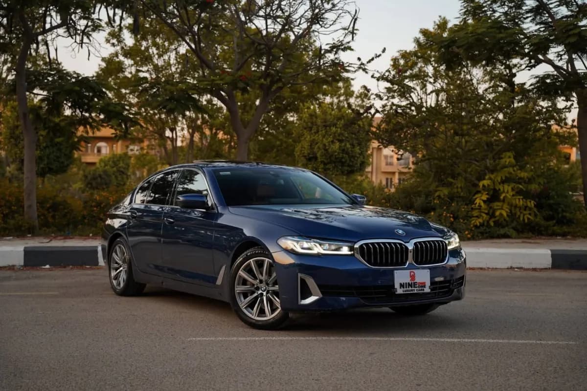 بي ام دبليو 530i 2023 لاكشري أزرق أوتوماتيك — مستعملة
