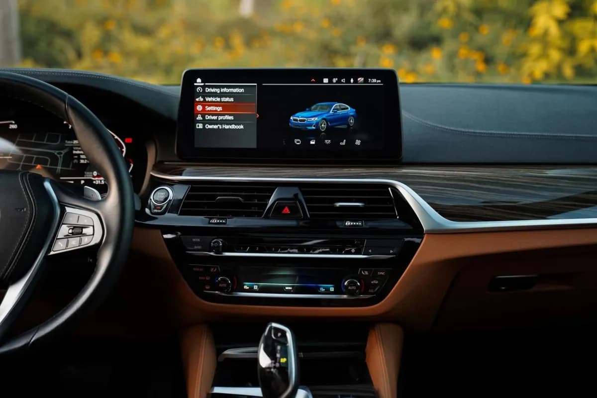 بي ام دبليو 530i 2023 لاكشري أزرق أوتوماتيك — مستعملة