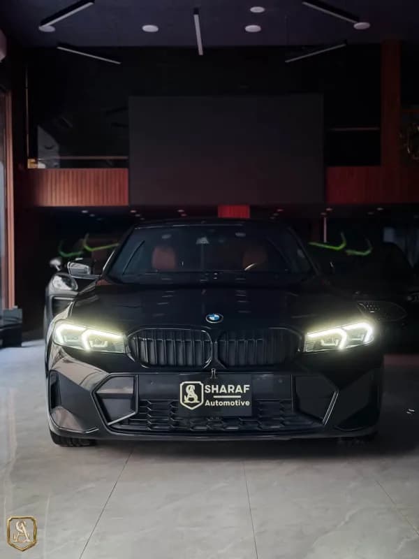 بي ام دبليو 320i 2024 أم سبورت باكيدج أسود أوتوماتيك — مستعملة