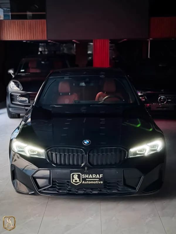 بي ام دبليو 320i 2024 أم سبورت باكيدج أسود أوتوماتيك — مستعملة