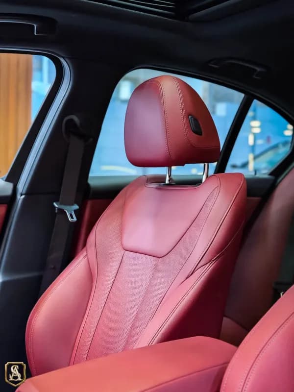 بي ام دبليو 320i 2024 أم سبورت باكيدج أسود أوتوماتيك — مستعملة