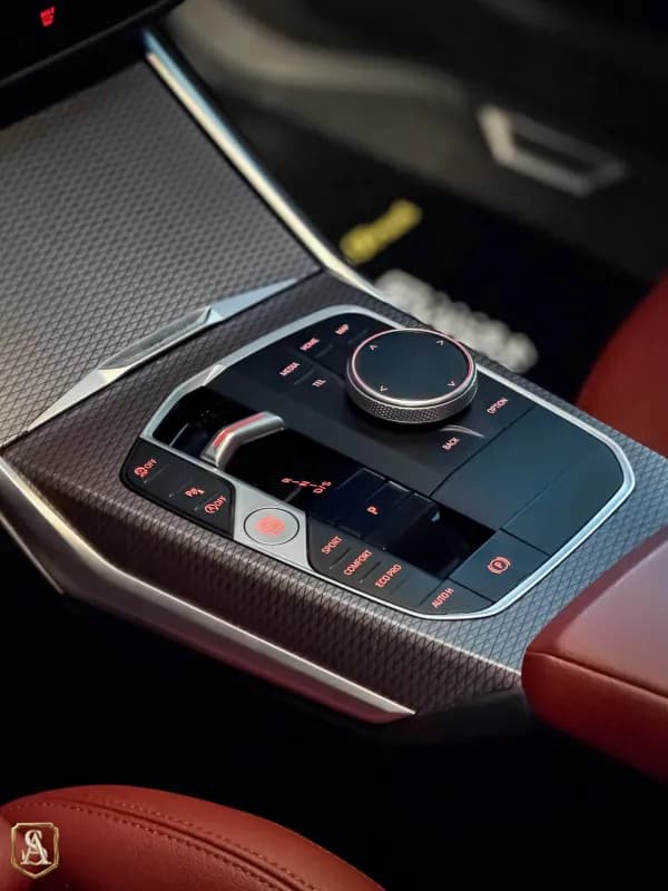 بي ام دبليو 320i 2024 أم سبورت باكيدج أسود أوتوماتيك — مستعملة