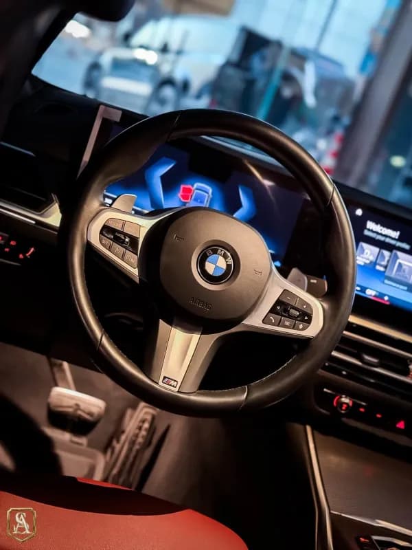 بي ام دبليو 320i 2024 أم سبورت باكيدج أسود أوتوماتيك — مستعملة