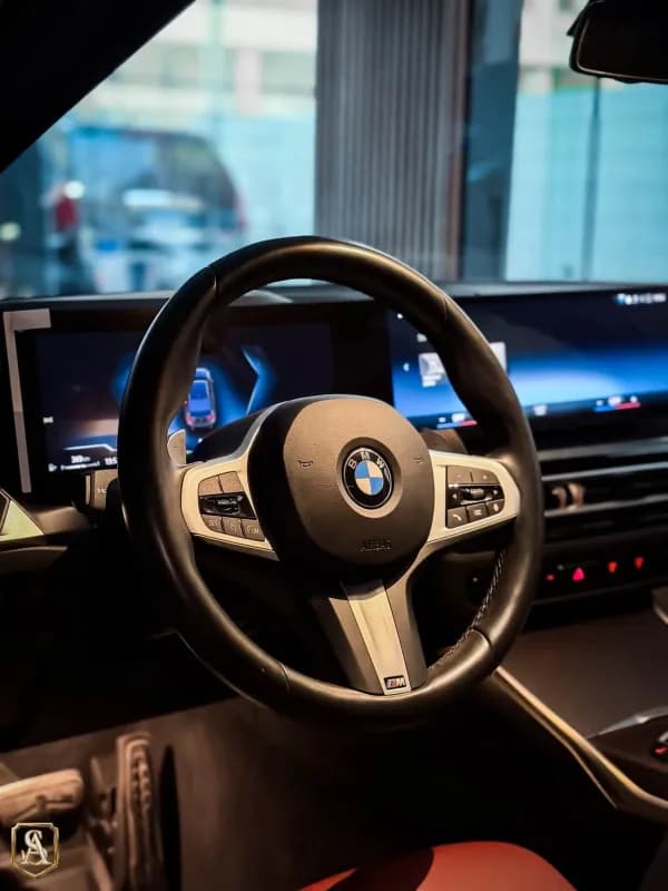 بي ام دبليو 320i 2024 أم سبورت باكيدج أسود أوتوماتيك — مستعملة