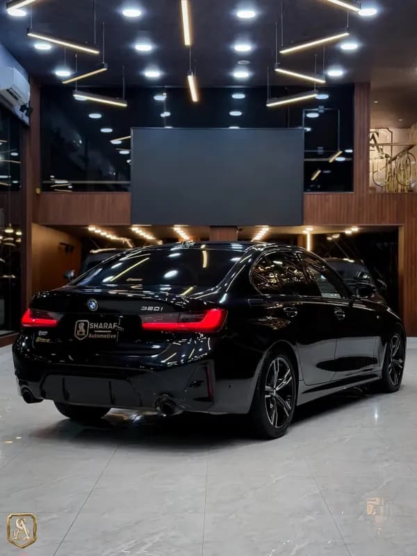 بي ام دبليو 320i 2024 أم سبورت باكيدج أسود أوتوماتيك — مستعملة