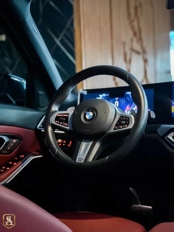 بي ام دبليو 320i 2024 أم سبورت باكيدج أسود أوتوماتيك — مستعملة
