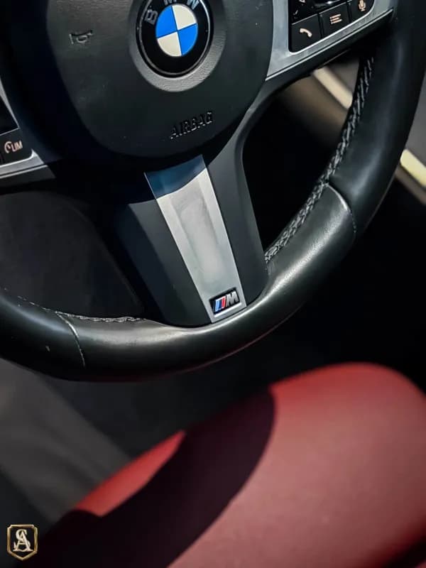 بي ام دبليو 320i 2024 أم سبورت باكيدج أسود أوتوماتيك — مستعملة