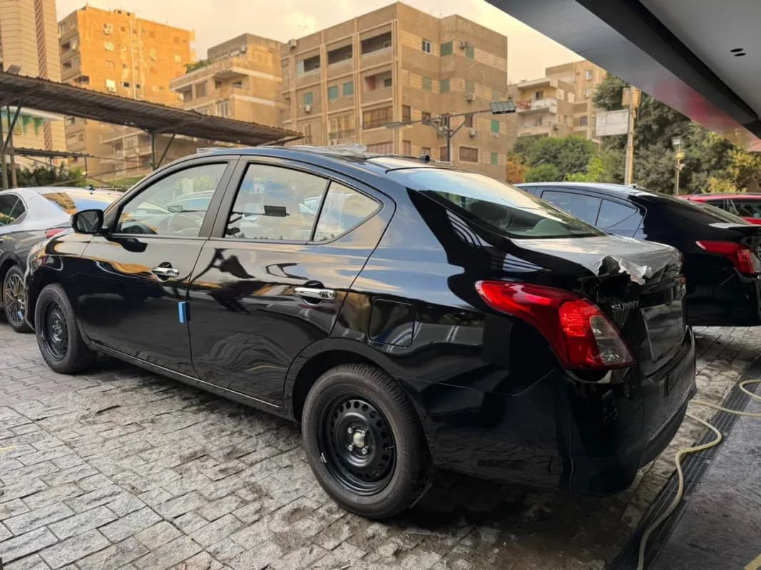 نيسان صني 2027 سوبر صالون أسود أوتوماتيك — جديدة