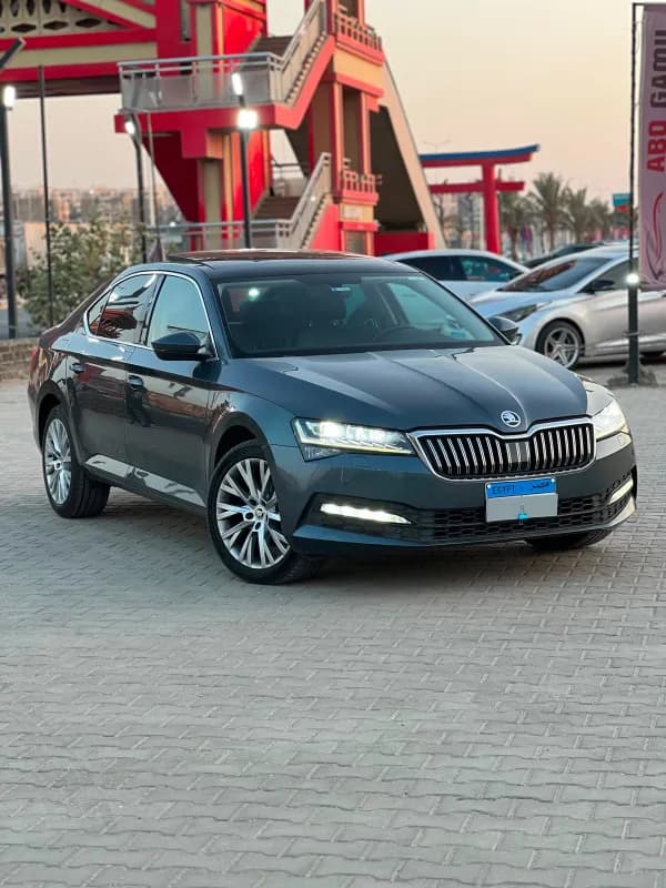 سكودا سوبرب 2021 امبيشن رمادي أوتوماتيك — مستعملة