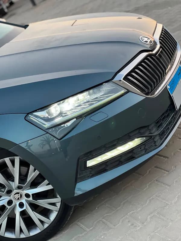 سكودا سوبرب 2021 امبيشن رمادي أوتوماتيك — مستعملة