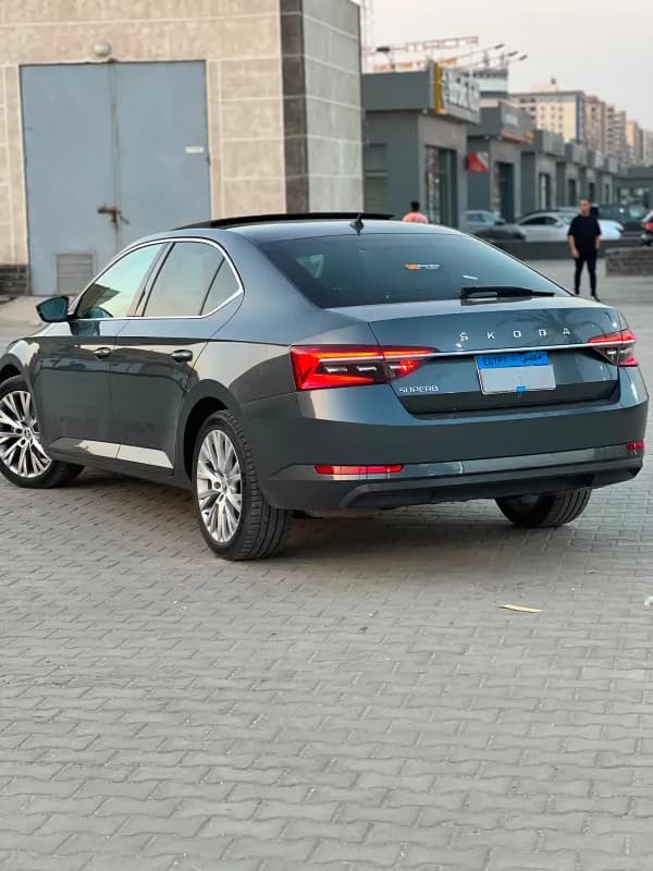 سكودا سوبرب 2021 امبيشن رمادي أوتوماتيك — مستعملة