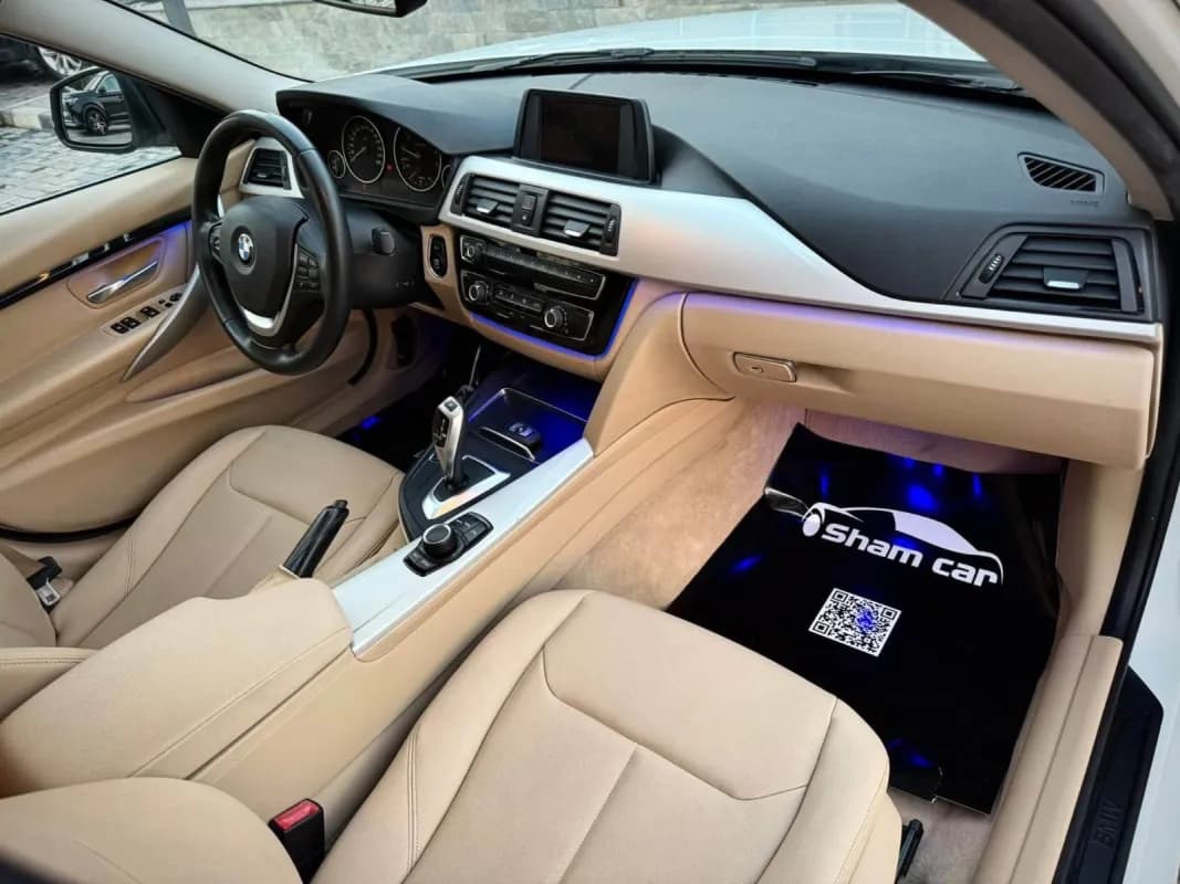 بي ام دبليو 318i 2018 لاكشري أبيض أوتوماتيك — مستعملة