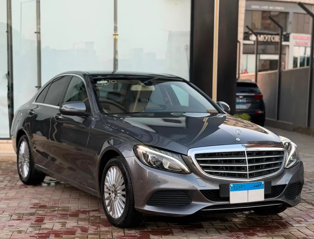 مرسيدس بنز C180 2018 اكسكلوسف رمادي أوتوماتيك — مستعملة