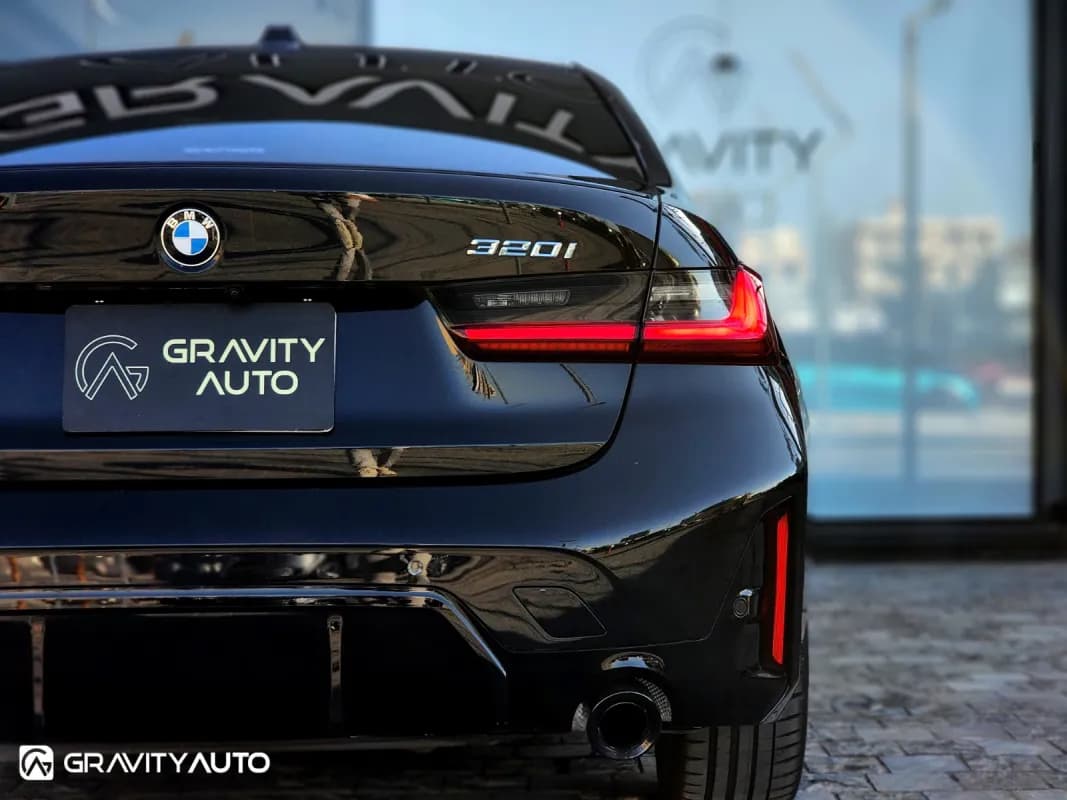 بي ام دبليو 320i 2026 ام سبورت أسود أوتوماتيك — مستعملة