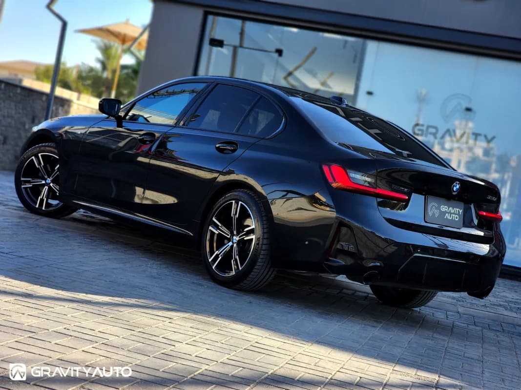 بي ام دبليو 320i 2026 ام سبورت أسود أوتوماتيك — مستعملة
