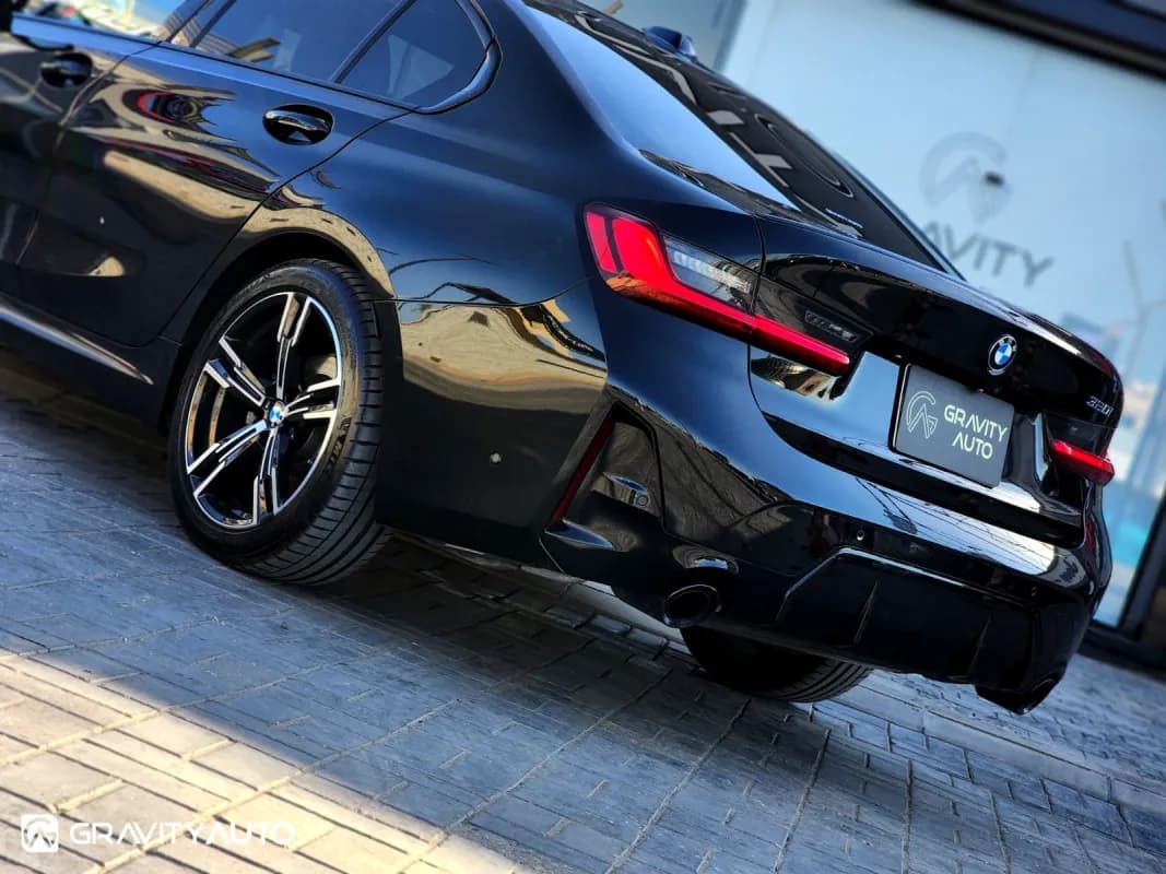 بي ام دبليو 320i 2026 ام سبورت أسود أوتوماتيك — مستعملة