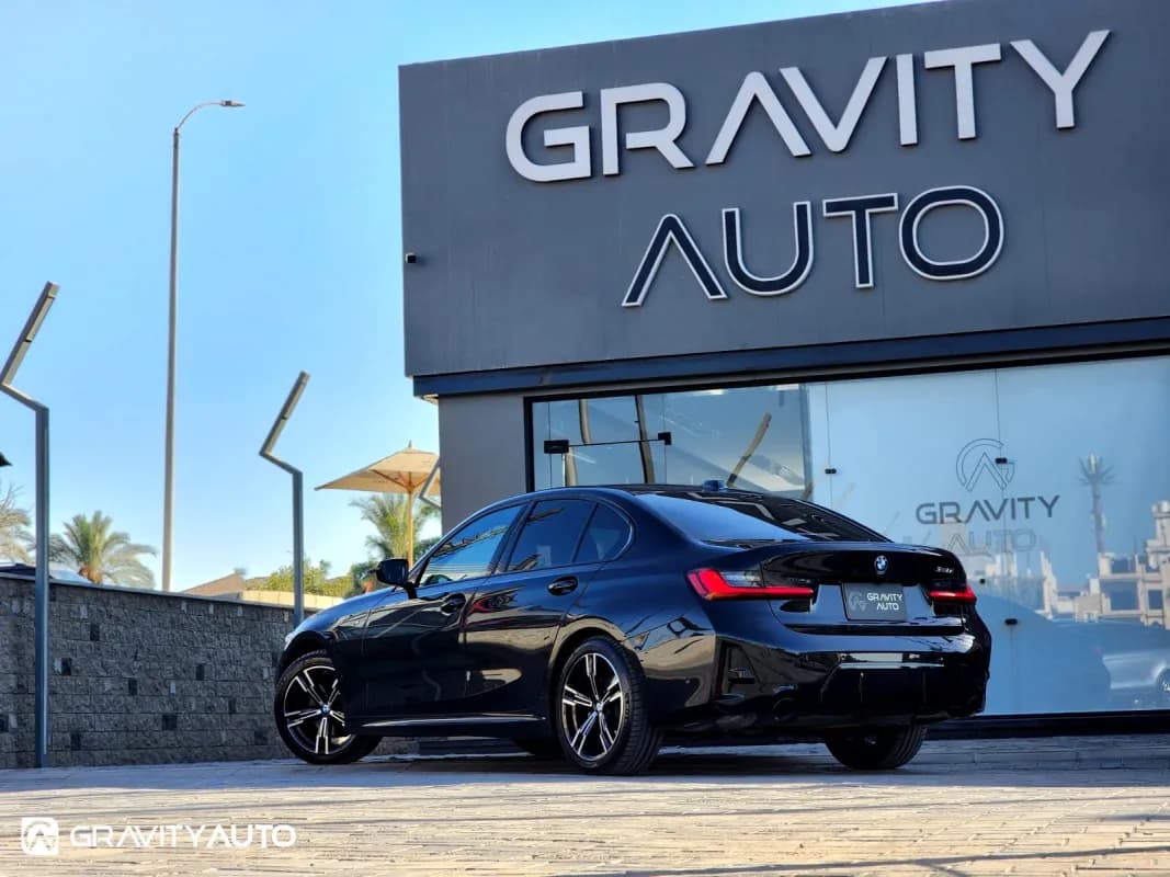 بي ام دبليو 320i 2026 ام سبورت أسود أوتوماتيك — مستعملة