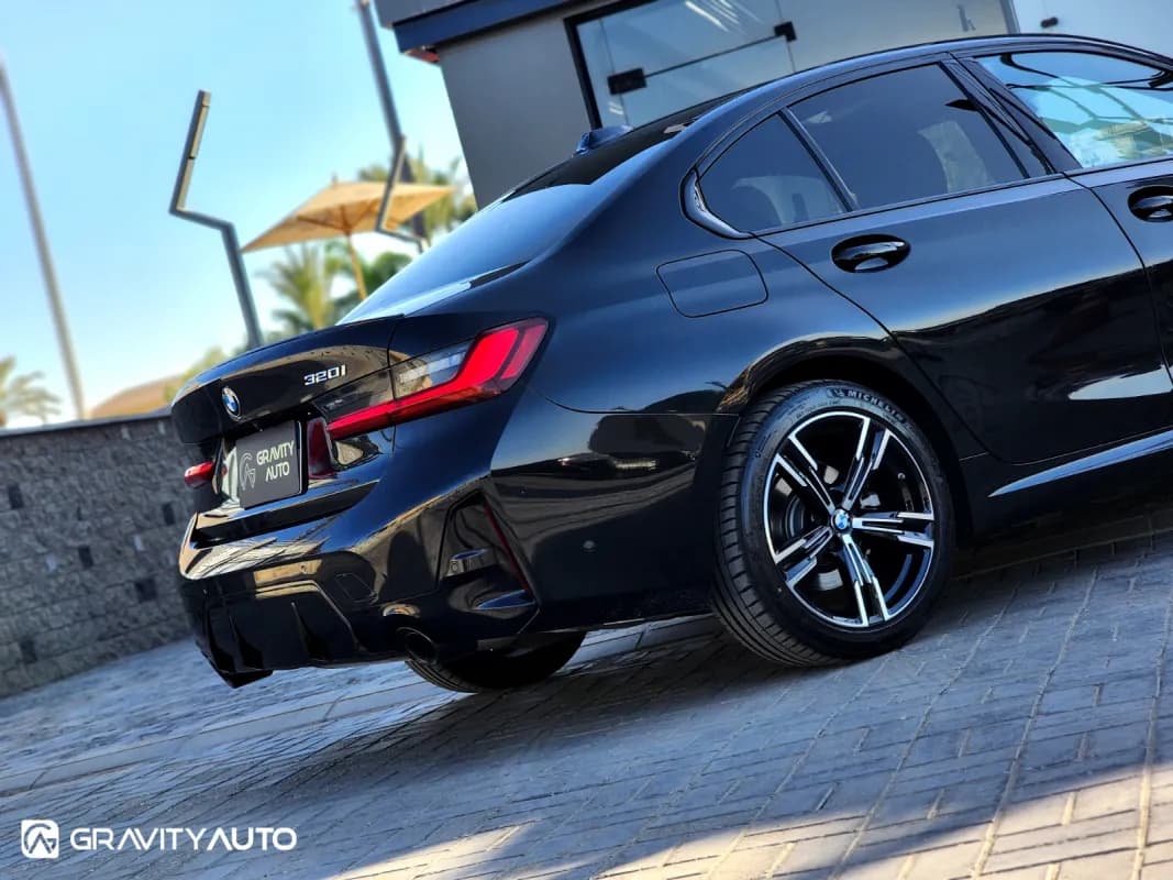 بي ام دبليو 320i 2026 ام سبورت أسود أوتوماتيك — مستعملة